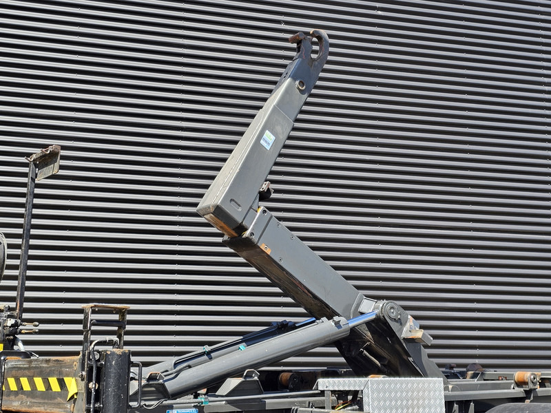 Mercedes-Benz AXOR 1823 4X4 / FASSI CRANE + HOOKLIFT / SPRING SUSPENSION - Крюковой мультилифт, Автоманипулятор: фото 4 Mercedes-Benz AXOR 1823 4X4 / FASSI CRANE + HOOKLIFT / SPRING SUSPENSION - Крюковой мультилифт, Автоманипулятор: фото 4