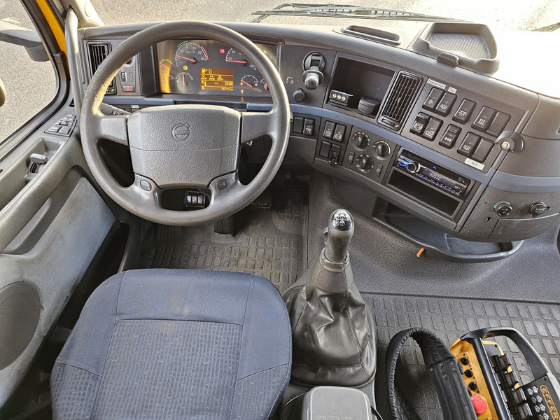 Фото интерьера 3: Тягач Volvo FH 440 6x2 / EFFER 25TM CRANE / GRUA / KRAN