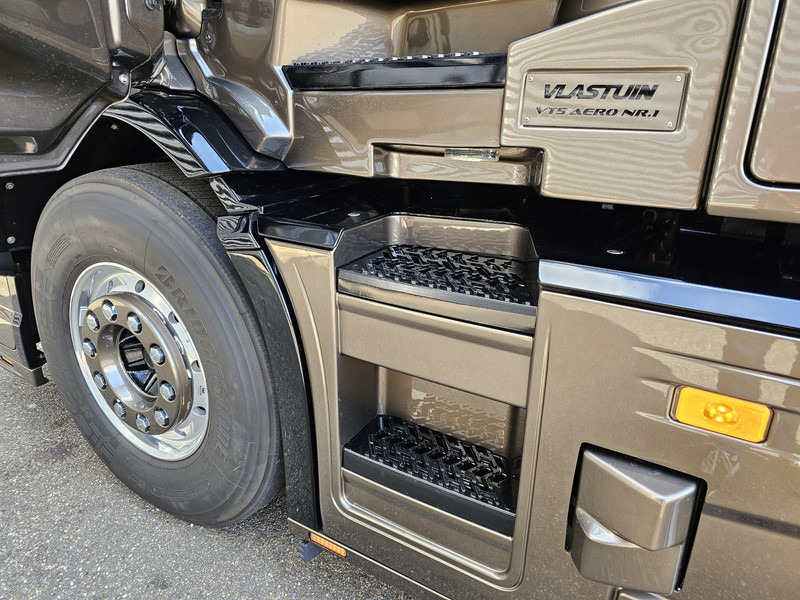 Тягач Volvo VT5 AERO 780 XXL / 6x2 TORPEDO / BOOGIE / SPECIAL / SHOW: фото 19 Тягач Volvo VT5 AERO 780 XXL / 6x2 TORPEDO / BOOGIE / SPECIAL / SHOW: фото 19