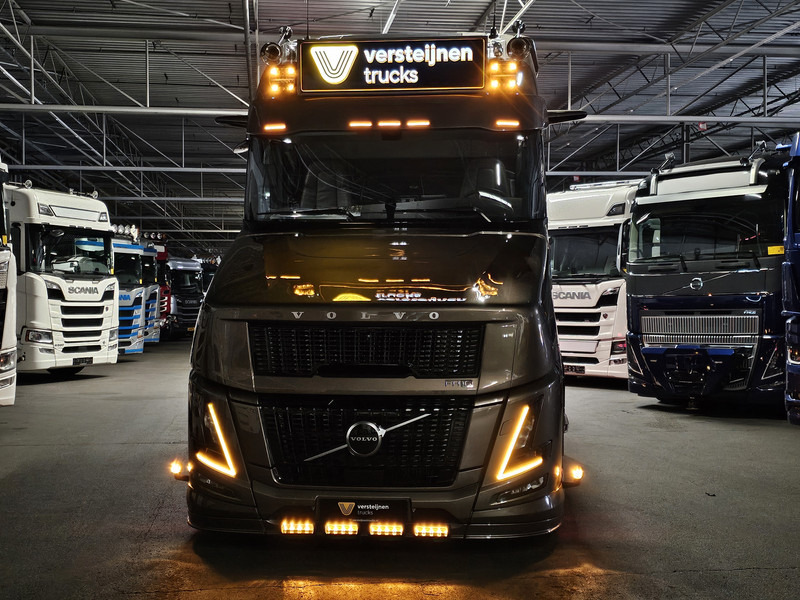 Тягач Volvo VT5 AERO 780 XXL / 6x2 TORPEDO / BOOGIE / SPECIAL / SHOW: фото 16 Тягач Volvo VT5 AERO 780 XXL / 6x2 TORPEDO / BOOGIE / SPECIAL / SHOW: фото 16