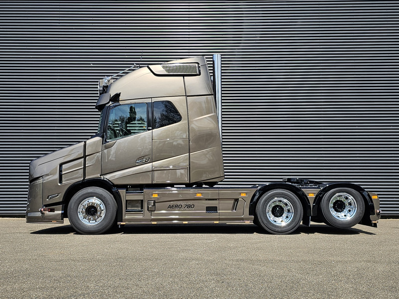 Тягач Volvo VT5 AERO 780 XXL / 6x2 TORPEDO / BOOGIE / SPECIAL / SHOW: фото 10 Тягач Volvo VT5 AERO 780 XXL / 6x2 TORPEDO / BOOGIE / SPECIAL / SHOW: фото 10
