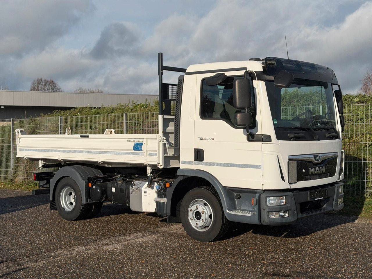 MAN 8.220 4x2 Meiller 3S. Kipper | TOP Zustand! - Малотоннажный самосвал: фото 5 MAN 8.220 4x2 Meiller 3S. Kipper | TOP Zustand! - Малотоннажный самосвал: фото 5