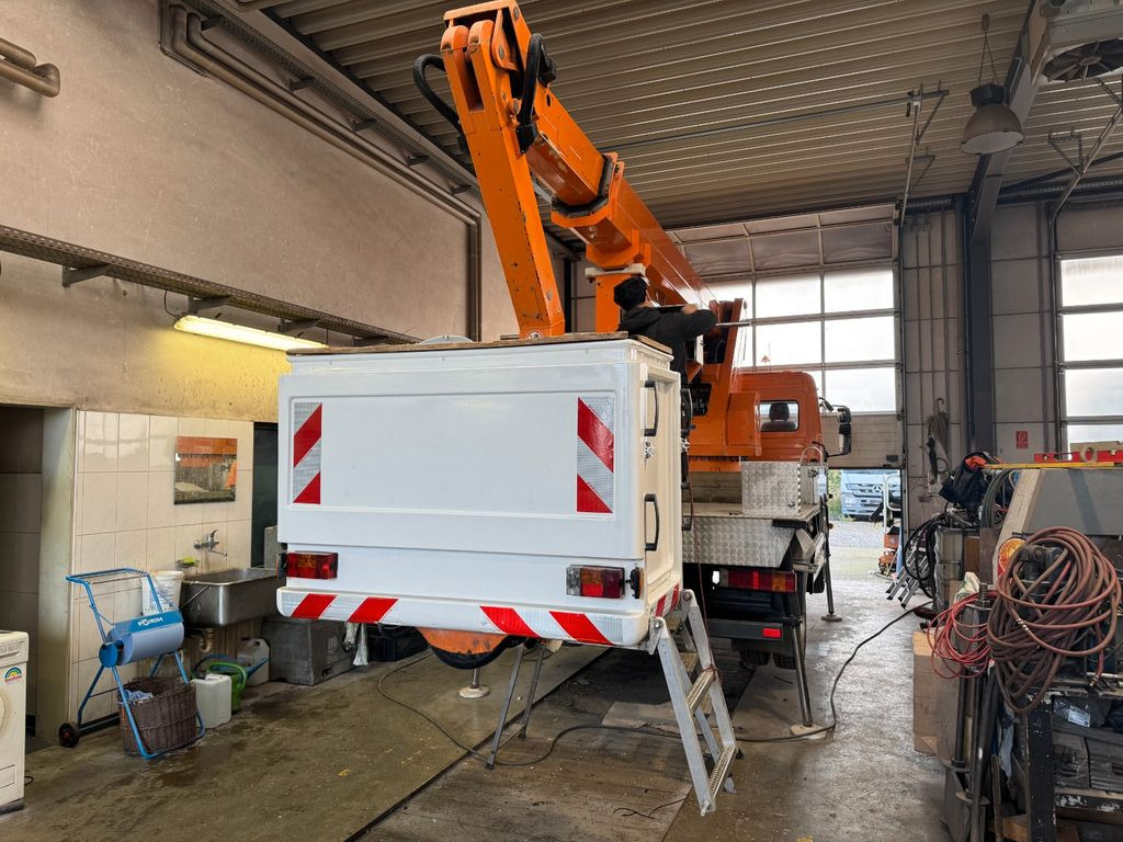 Mercedes-Benz 815 4x2 Hubarbeitsbühne Wumag 170 high 17 m Mercedes-Benz 815 4x2 Hubarbeitsbühne Wumag 170 high 17 m - Грузовик с подъемником, Коммерческий автомобиль: фото 4 Mercedes-Benz 815 4x2 Hubarbeitsbühne Wumag 170 high 17 m Mercedes-Benz 815 4x2 Hubarbeitsbühne Wumag 170 high 17 m - Грузовик с подъемником, Коммерческий автомобиль: фото 4