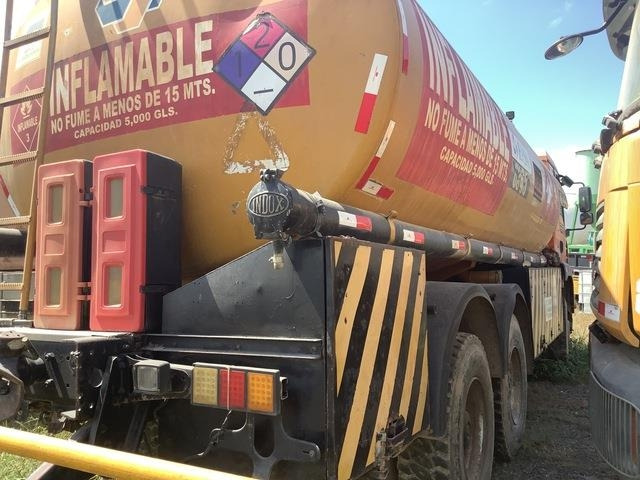 MAN 33.360-V20 - Грузовик-цистерна: фото 3 MAN 33.360-V20 - Грузовик-цистерна: фото 3