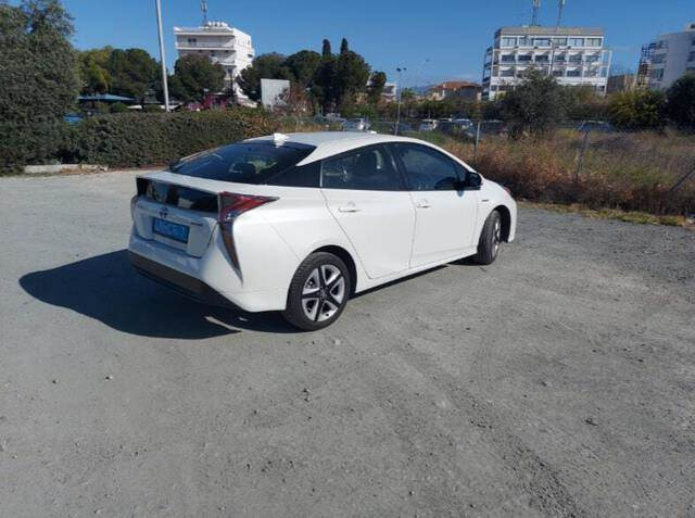 Toyota Prius Hybrid - Легковой автомобиль: фото 3 Toyota Prius Hybrid - Легковой автомобиль: фото 3