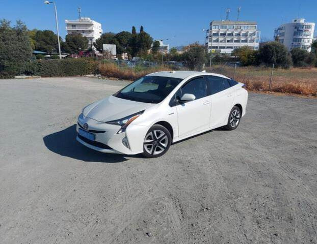 Toyota Prius Hybrid - Легковой автомобиль: фото 1 Toyota Prius Hybrid - Легковой автомобиль: фото 1