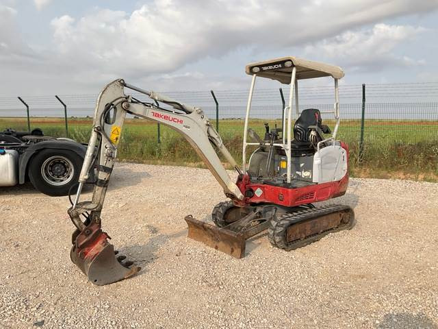 Takeuchi TB216 - Мини-экскаватор: фото 1 Takeuchi TB216 - Мини-экскаватор: фото 1