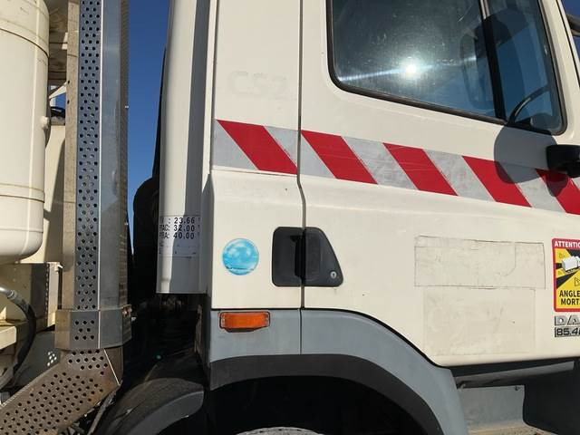 Гусеничный экскаватор DAF CF85.460: фото 8