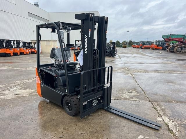 Doosan B15T-7 PLUS - Электропогрузчик: фото 4 Doosan B15T-7 PLUS - Электропогрузчик: фото 4