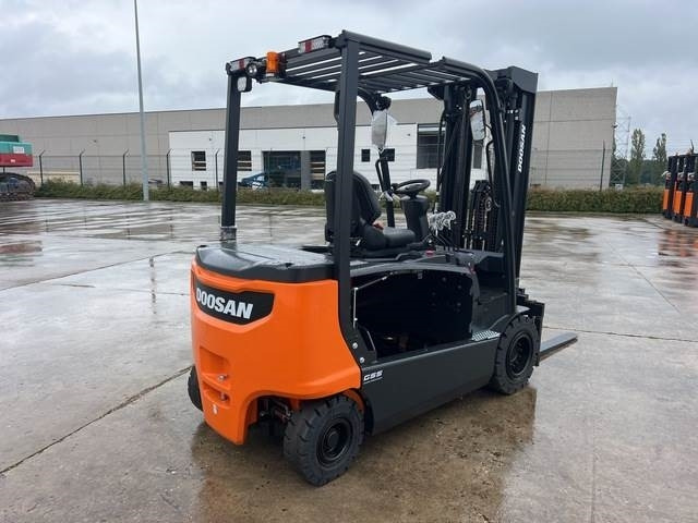 Doosan B35X-7 PLUS - Электропогрузчик: фото 3 Doosan B35X-7 PLUS - Электропогрузчик: фото 3