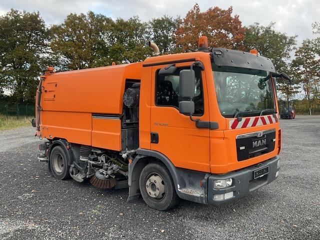 MAN TGL12.220 - Подметально-уборочная машина: фото 4 MAN TGL12.220 - Подметально-уборочная машина: фото 4