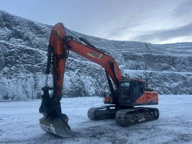Doosan DX300LC-5 - Гусеничный экскаватор: фото 1 Doosan DX300LC-5 - Гусеничный экскаватор: фото 1