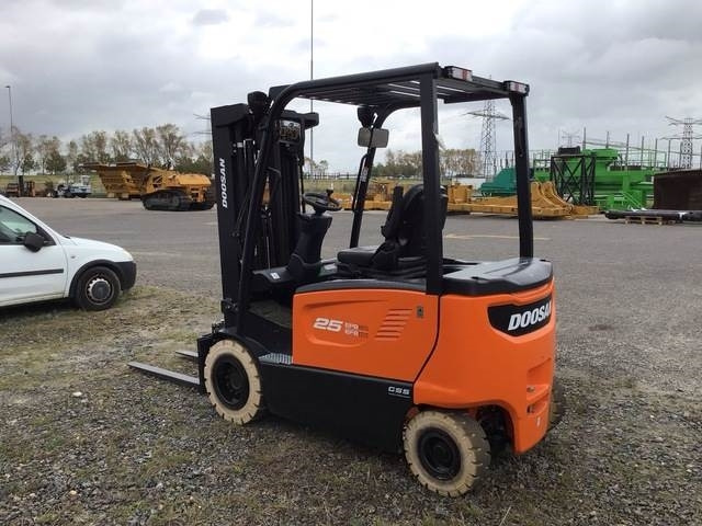 Doosan B25X-7 PLUS - Электропогрузчик: фото 2 Doosan B25X-7 PLUS - Электропогрузчик: фото 2
