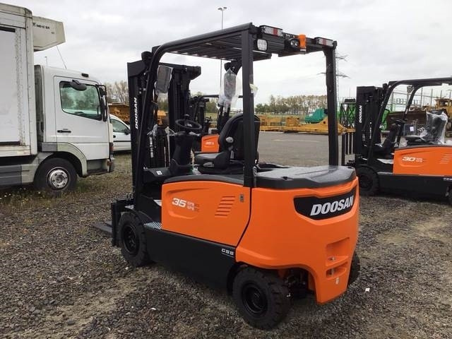 Doosan B35X-7 PLUS - Электропогрузчик: фото 2 Doosan B35X-7 PLUS - Электропогрузчик: фото 2