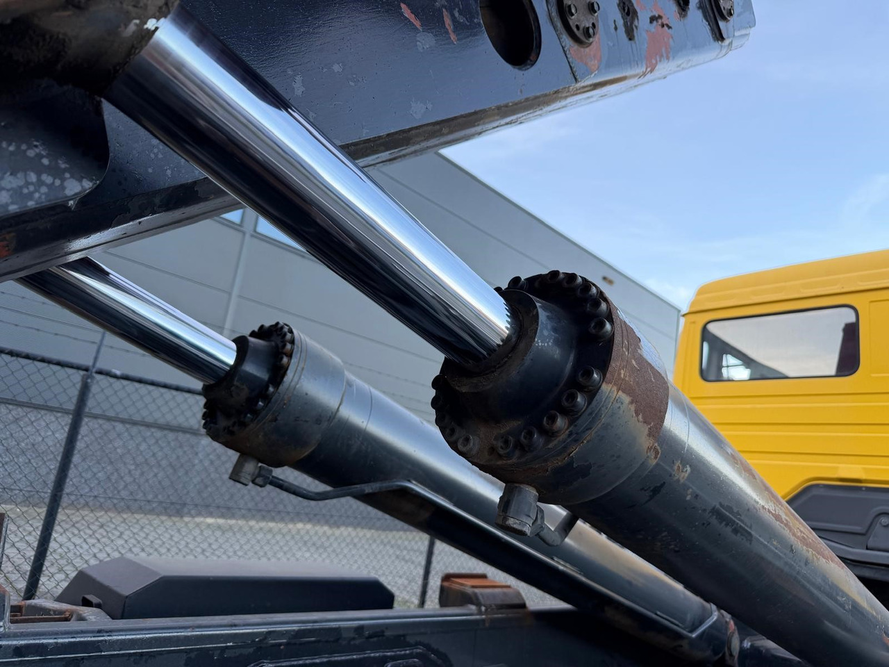 MERCEDES-BENZ SK 1831 - Крюковой мультилифт: фото 4 MERCEDES-BENZ SK 1831 - Крюковой мультилифт: фото 4