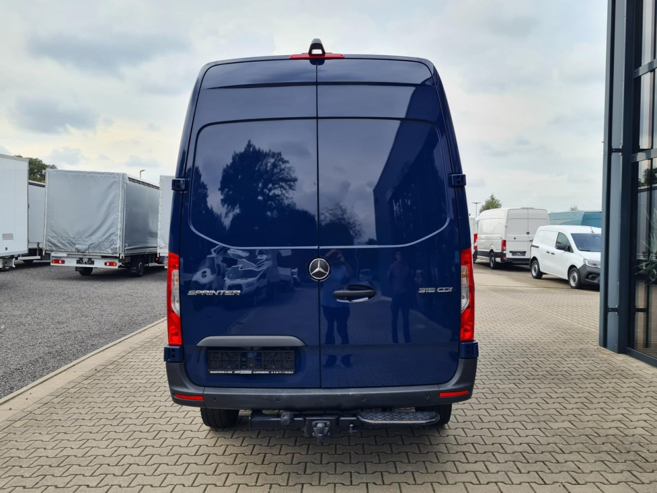 Mercedes-Benz Sprinter 316 Kasten CDI MR RWD AHK MBUX KAMERA - Цельнометаллический фургон: фото 5 Mercedes-Benz Sprinter 316 Kasten CDI MR RWD AHK MBUX KAMERA - Цельнометаллический фургон: фото 5