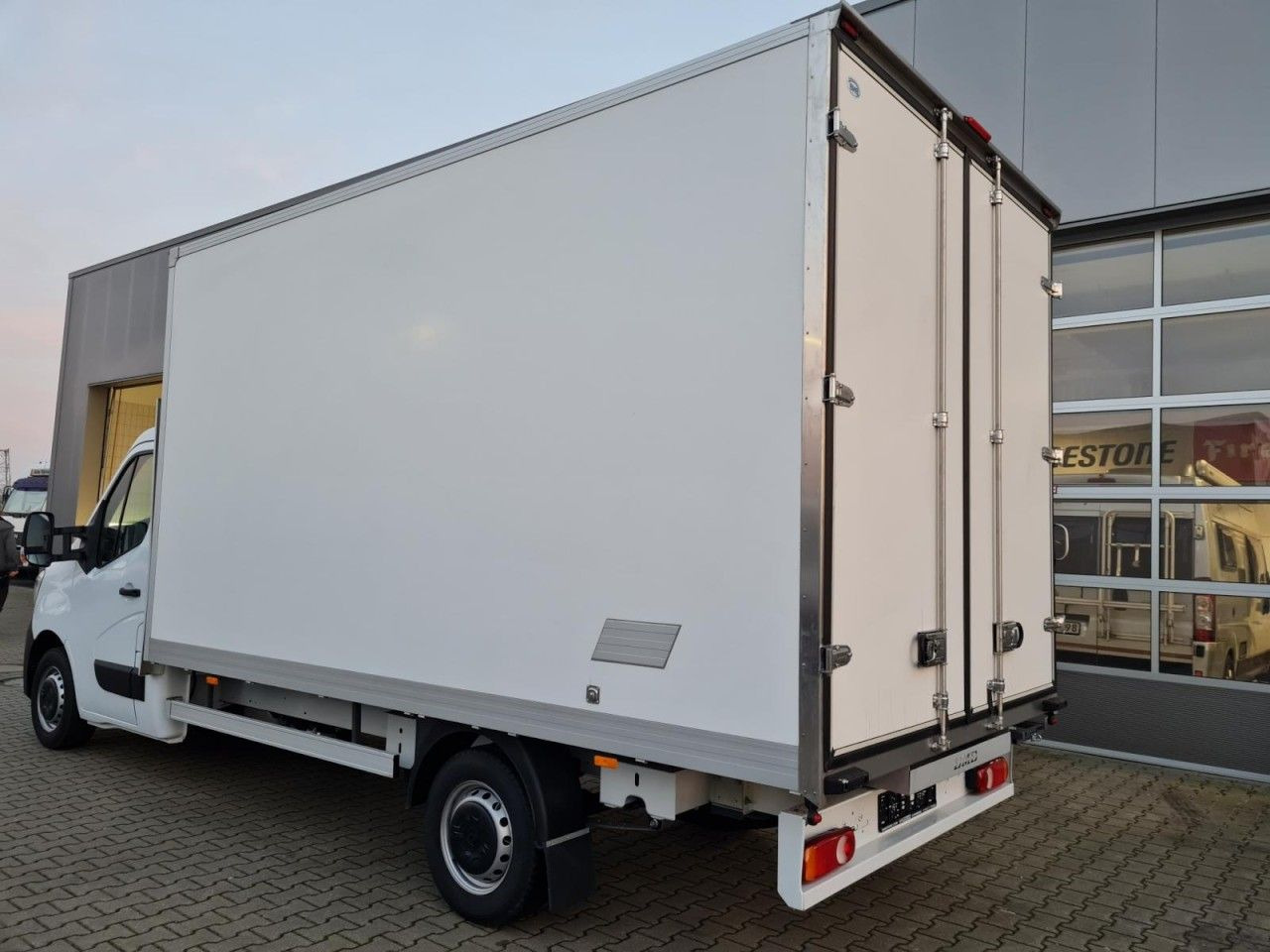 Renault Master 3.5t Möbel Koffer KLIMA LUFTFEDERUNG TEMP - Фургон с закрытым кузовом: фото 5 Renault Master 3.5t Möbel Koffer KLIMA LUFTFEDERUNG TEMP - Фургон с закрытым кузовом: фото 5