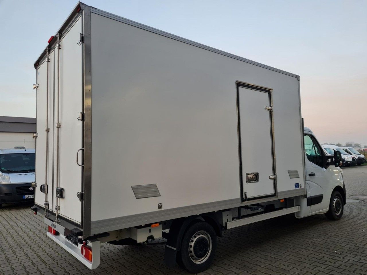 Renault Master 3.5t Möbel Koffer KLIMA LUFTFEDERUNG TEMP - Фургон с закрытым кузовом: фото 4 Renault Master 3.5t Möbel Koffer KLIMA LUFTFEDERUNG TEMP - Фургон с закрытым кузовом: фото 4