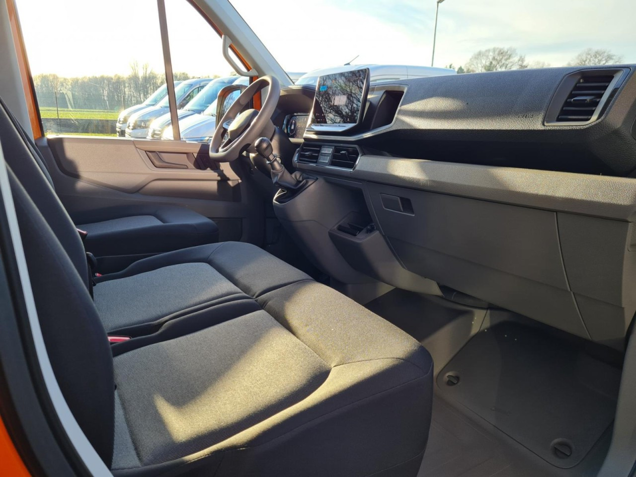 Малотоннажный бортовой грузовик, Грузопассажирский фургон Volkswagen Crafter 35 Doka 7-Sitze MR AHK KLIMA PDC TEMPOMAT: фото 12 Малотоннажный бортовой грузовик, Грузопассажирский фургон Volkswagen Crafter 35 Doka 7-Sitze MR AHK KLIMA PDC TEMPOMAT: фото 12