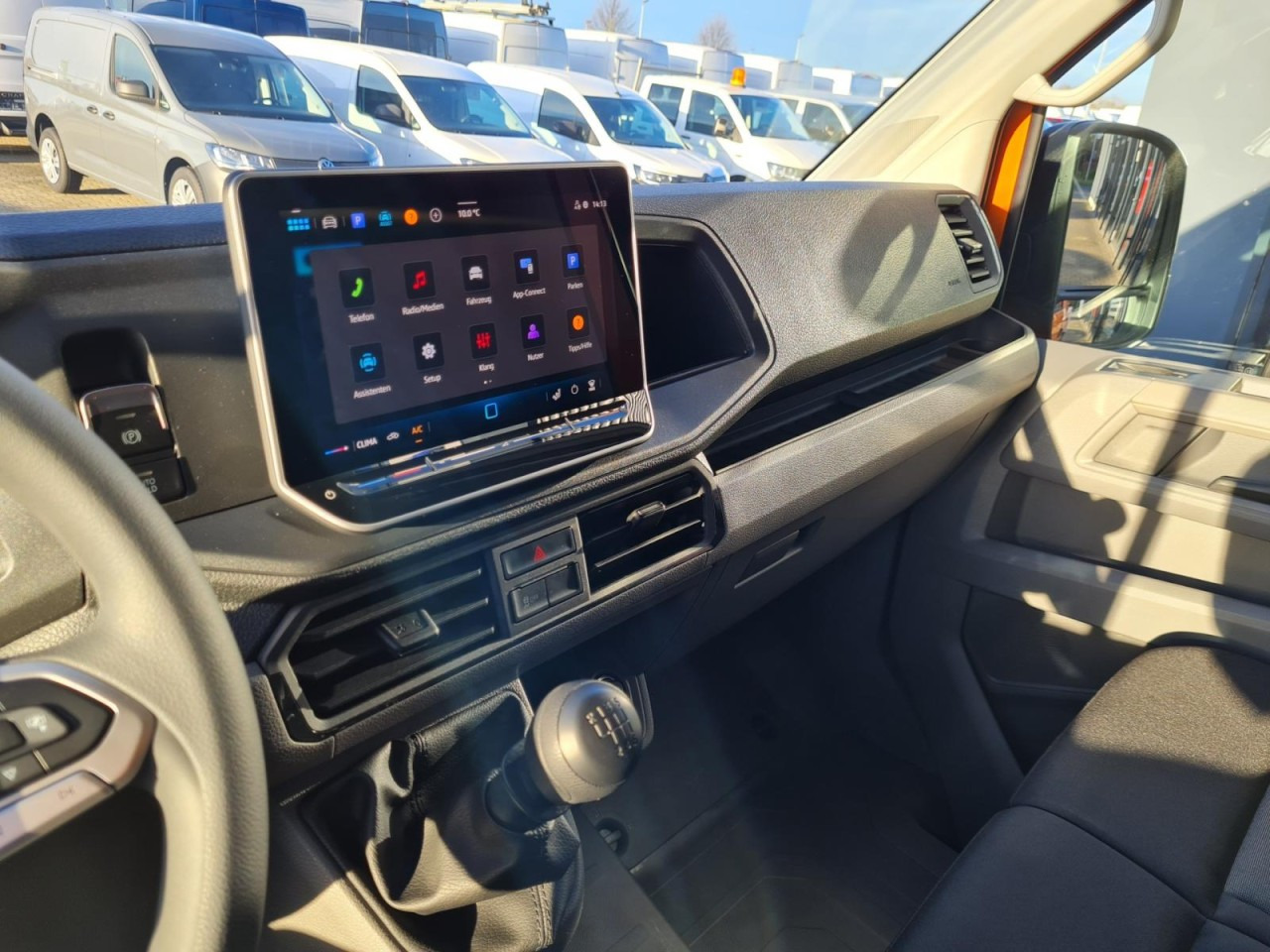 Малотоннажный бортовой грузовик, Грузопассажирский фургон Volkswagen Crafter 35 Doka 7-Sitze MR AHK KLIMA PDC TEMPOMAT: фото 15 Малотоннажный бортовой грузовик, Грузопассажирский фургон Volkswagen Crafter 35 Doka 7-Sitze MR AHK KLIMA PDC TEMPOMAT: фото 15