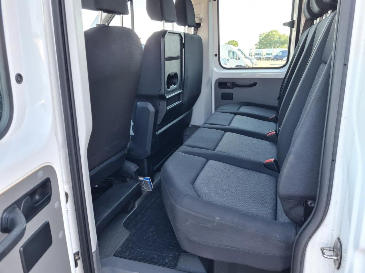 Малотоннажный бортовой грузовик, Грузопассажирский фургон Volkswagen Crafter 35 Doka TDI lang AHK Klima: фото 9