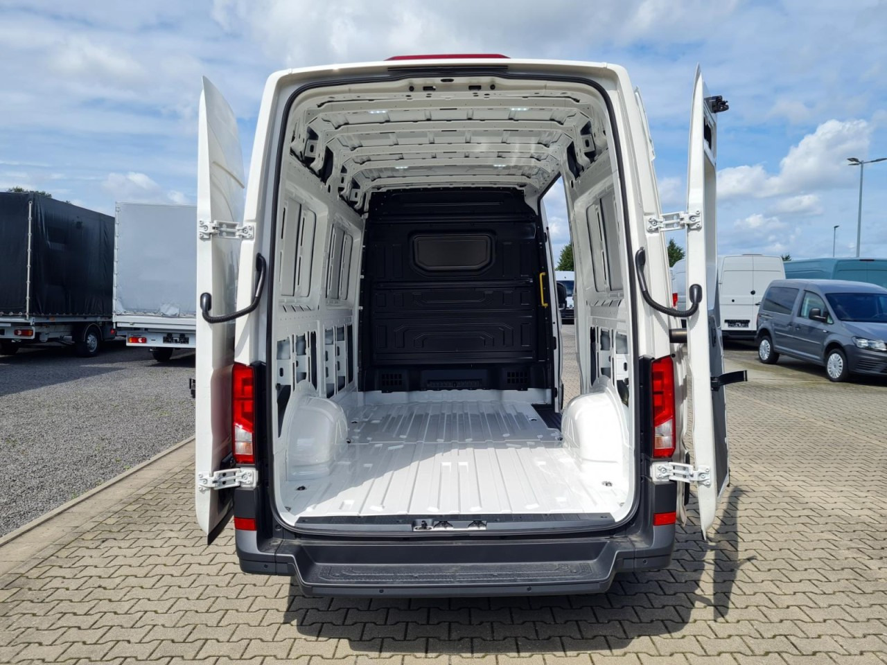 Volkswagen Crafter 35 Kasten MR L3H3 KLIMA KOMFORT PDC TEMPOMAT - Цельнометаллический фургон: фото 5 Volkswagen Crafter 35 Kasten MR L3H3 KLIMA KOMFORT PDC TEMPOMAT - Цельнометаллический фургон: фото 5