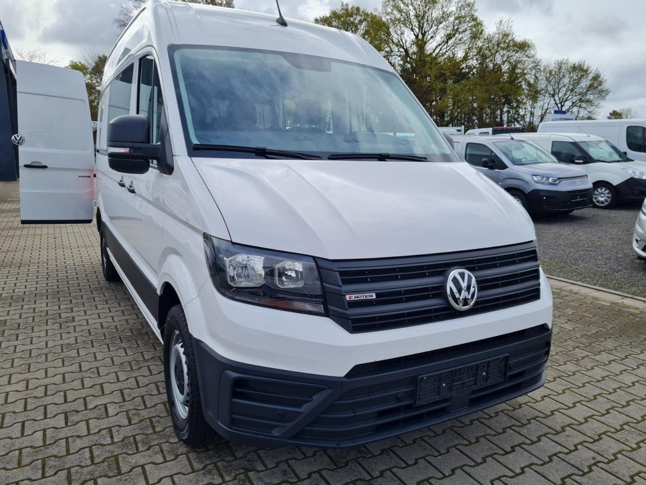 Volkswagen Crafter 35 Kasten PLUS MIXTO DOKA 4motion L3H3 - Цельнометаллический фургон, Грузопассажирский фургон: фото 2 Volkswagen Crafter 35 Kasten PLUS MIXTO DOKA 4motion L3H3 - Цельнометаллический фургон, Грузопассажирский фургон: фото 2