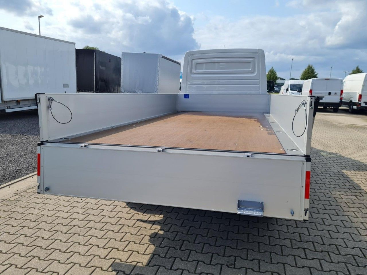 Volkswagen Crafter 35 Pritsche TDi L4 lang KLIMA TEMPOMAT - Малотоннажный бортовой грузовик: фото 5 Volkswagen Crafter 35 Pritsche TDi L4 lang KLIMA TEMPOMAT - Малотоннажный бортовой грузовик: фото 5