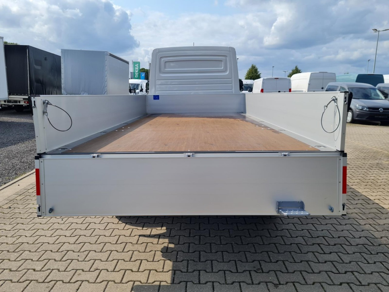 Volkswagen Crafter 35 Pritsche TDi L4 lang KLIMA TEMPOMAT - Малотоннажный бортовой грузовик: фото 5 Volkswagen Crafter 35 Pritsche TDi L4 lang KLIMA TEMPOMAT - Малотоннажный бортовой грузовик: фото 5