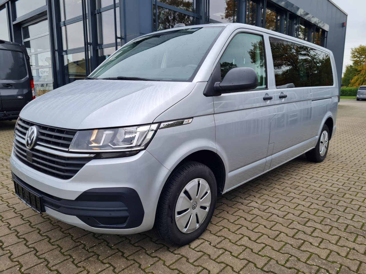 Volkswagen T6.1 Caravelle TDI lang 9 Sitzer 2 Schiebetüren Trendl. - Микроавтобус, Пассажирский фургон: фото 1 Volkswagen T6.1 Caravelle TDI lang 9 Sitzer 2 Schiebetüren Trendl. - Микроавтобус, Пассажирский фургон: фото 1
