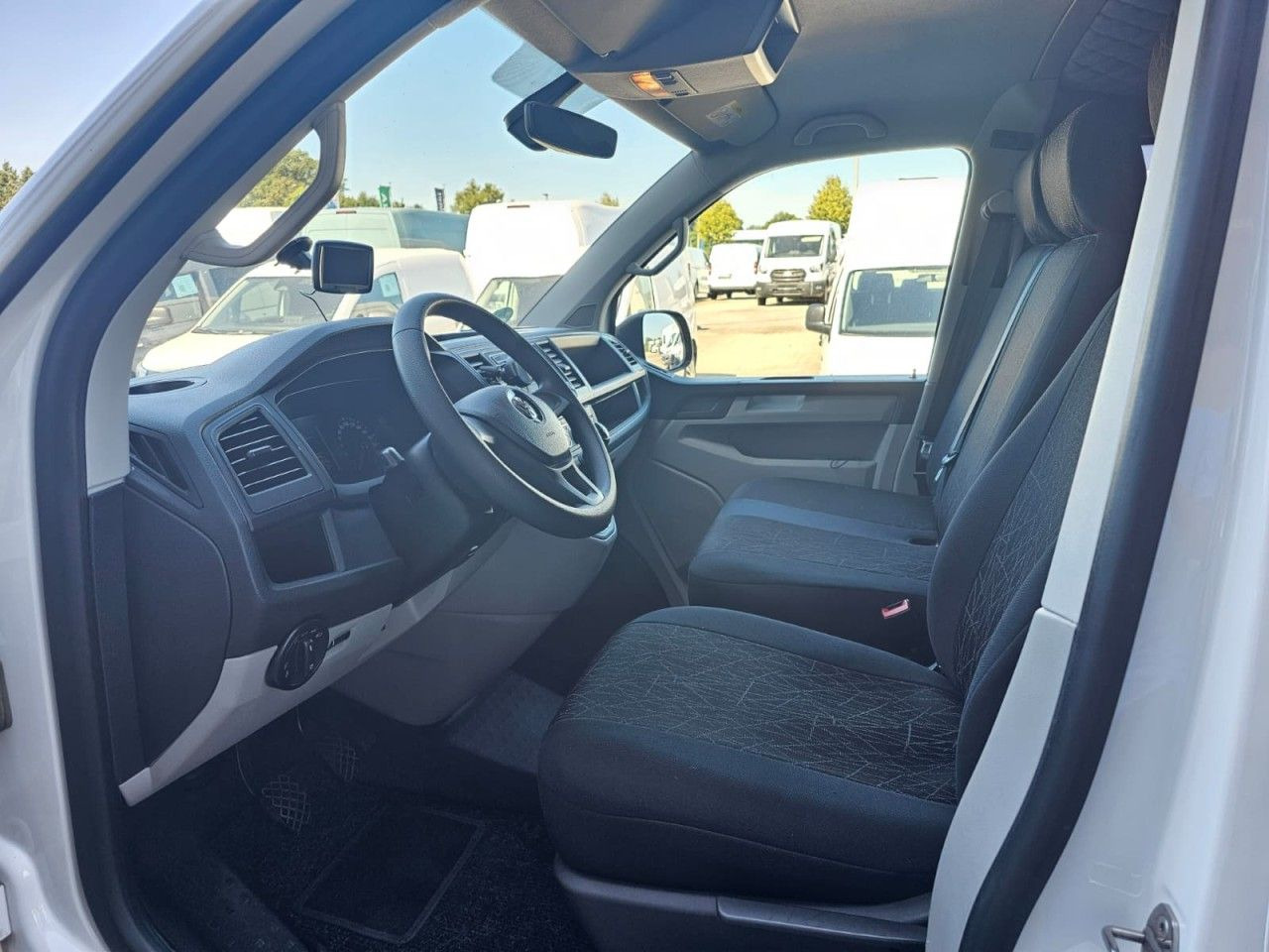Volkswagen T6 Camper 2.0 TDI AHK KAMERA ZUSATZBATTERIE - Кастенваген: фото 4 Volkswagen T6 Camper 2.0 TDI AHK KAMERA ZUSATZBATTERIE - Кастенваген: фото 4