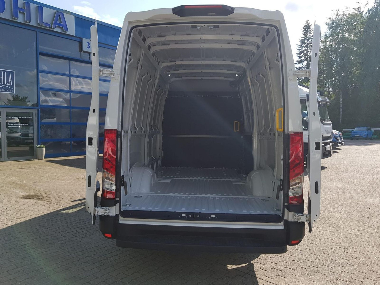 Iveco Daily 35S14A8 V Y mit Rückfahrkamera und Radi... - Цельнометаллический фургон: фото 5 Iveco Daily 35S14A8 V Y mit Rückfahrkamera und Radi... - Цельнометаллический фургон: фото 5