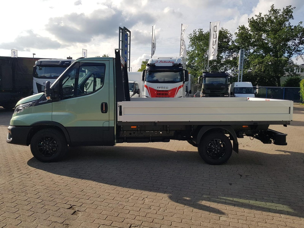 Iveco Daily 35S14HA8 Pritsche AHK 100 kW (136 PS),... - Малотоннажный бортовой грузовик: фото 2 Iveco Daily 35S14HA8 Pritsche AHK 100 kW (136 PS),... - Малотоннажный бортовой грузовик: фото 2