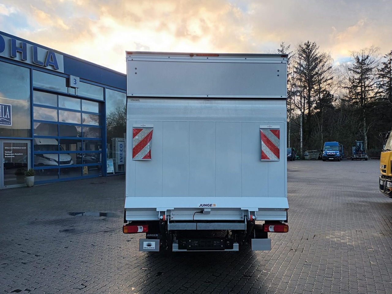 Iveco Daily 35S16HA8 Koffer*LBW*Rückfahrkamera* ab ... - Фургон с закрытым кузовом: фото 3 Iveco Daily 35S16HA8 Koffer*LBW*Rückfahrkamera* ab ... - Фургон с закрытым кузовом: фото 3
