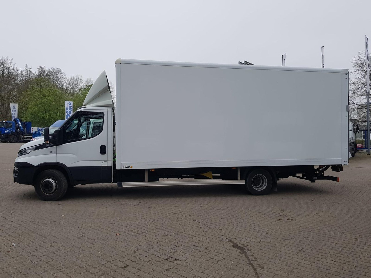 Iveco Daily 70C18HA8/P Koffer, Luftfederung, Kamera... - Фургон с закрытым кузовом: фото 3 Iveco Daily 70C18HA8/P Koffer, Luftfederung, Kamera... - Фургон с закрытым кузовом: фото 3