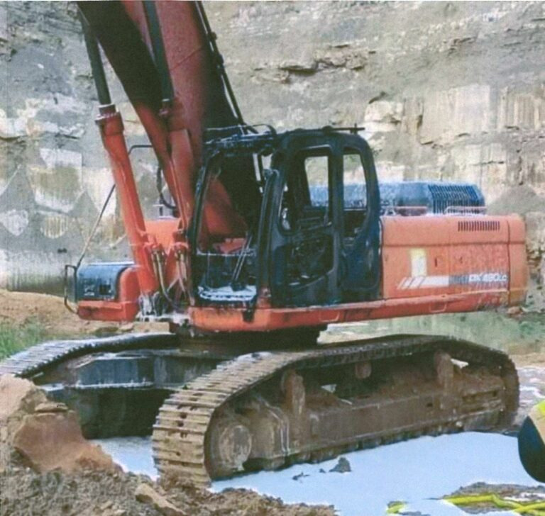 Doosan DX480 LC – excavator / Kettenbagger – Firedamage! - Гусеничный экскаватор: фото 1 Doosan DX480 LC – excavator / Kettenbagger – Firedamage! - Гусеничный экскаватор: фото 1