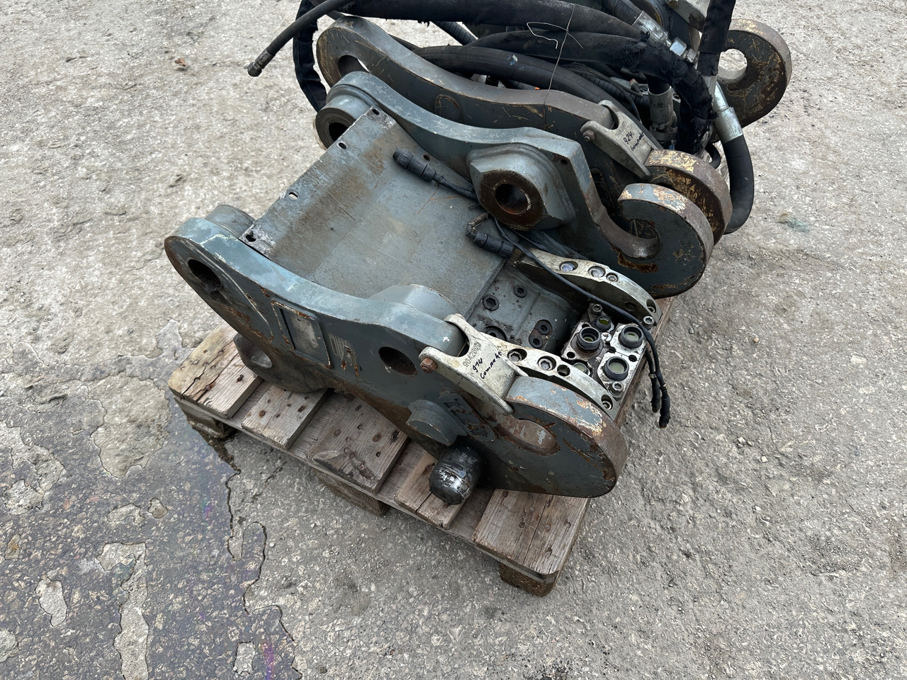 Likufix Liebherr SWA48 Schnellwechsler Vollhydraulisch 924 Compact - Сцепное устройство: фото 1 Likufix Liebherr SWA48 Schnellwechsler Vollhydraulisch 924 Compact - Сцепное устройство: фото 1