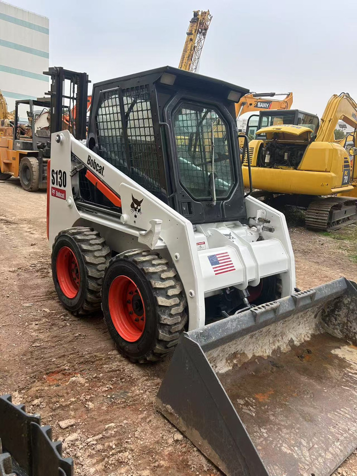 Bobcat S130 - Мини-погрузчик с бортовым поворотом: фото 5 Bobcat S130 - Мини-погрузчик с бортовым поворотом: фото 5