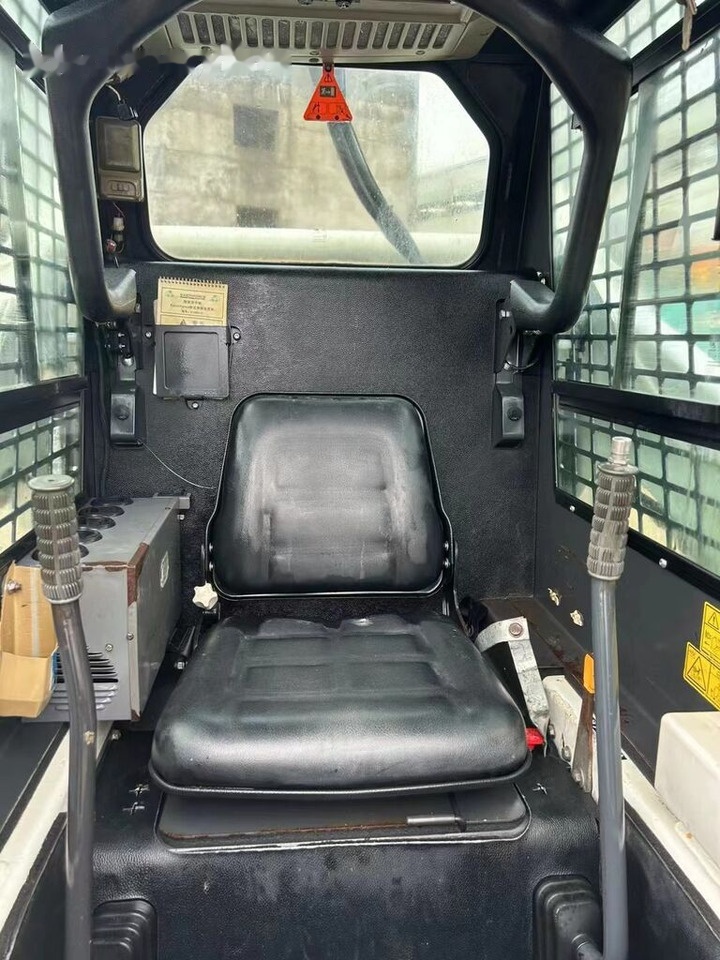 Bobcat S18 - Мини-погрузчик с бортовым поворотом: фото 2 Bobcat S18 - Мини-погрузчик с бортовым поворотом: фото 2