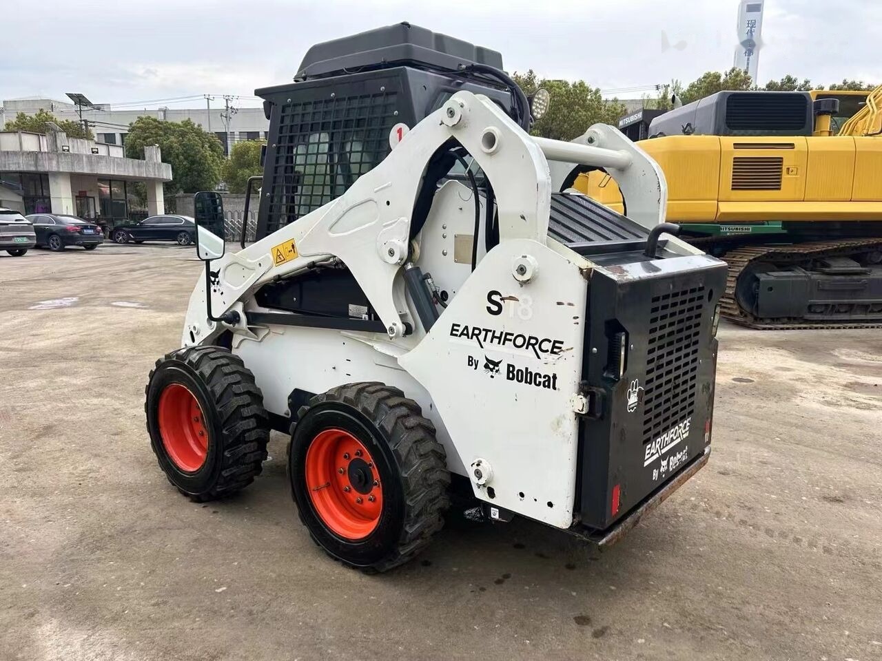 Bobcat S18 - Мини-погрузчик с бортовым поворотом: фото 3 Bobcat S18 - Мини-погрузчик с бортовым поворотом: фото 3