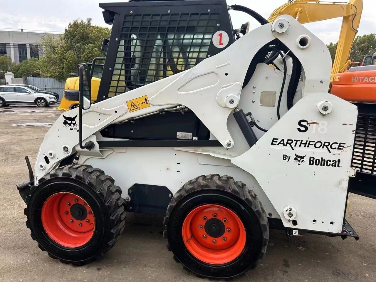 Bobcat S18 - Мини-погрузчик с бортовым поворотом: фото 1 Bobcat S18 - Мини-погрузчик с бортовым поворотом: фото 1