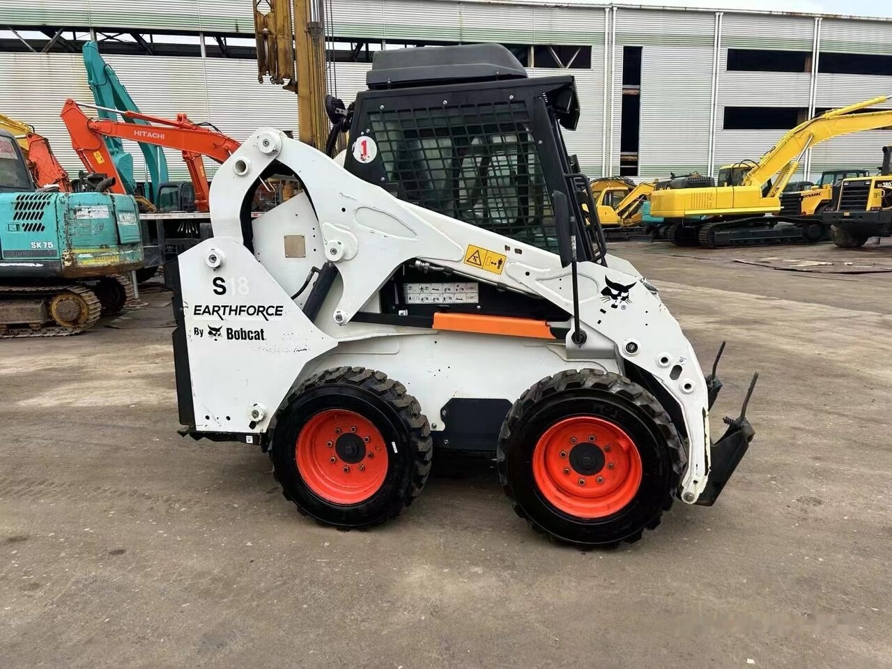 Bobcat S18 - Мини-погрузчик с бортовым поворотом: фото 4 Bobcat S18 - Мини-погрузчик с бортовым поворотом: фото 4
