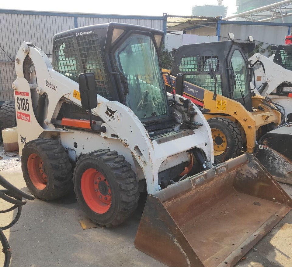 Bobcat S185 - Мини-погрузчик с бортовым поворотом: фото 4 Bobcat S185 - Мини-погрузчик с бортовым поворотом: фото 4