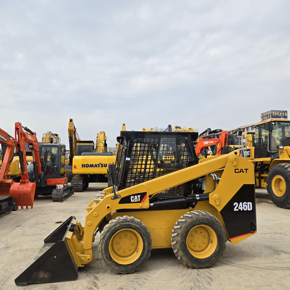 CATERPILLAR 246D - Мини-погрузчик с бортовым поворотом: фото 3 CATERPILLAR 246D - Мини-погрузчик с бортовым поворотом: фото 3