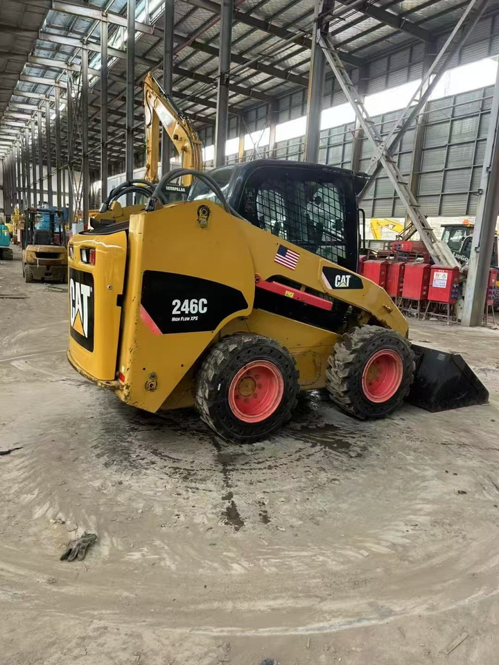 Caterpillar 246C - Мини-погрузчик с бортовым поворотом: фото 3 Caterpillar 246C - Мини-погрузчик с бортовым поворотом: фото 3