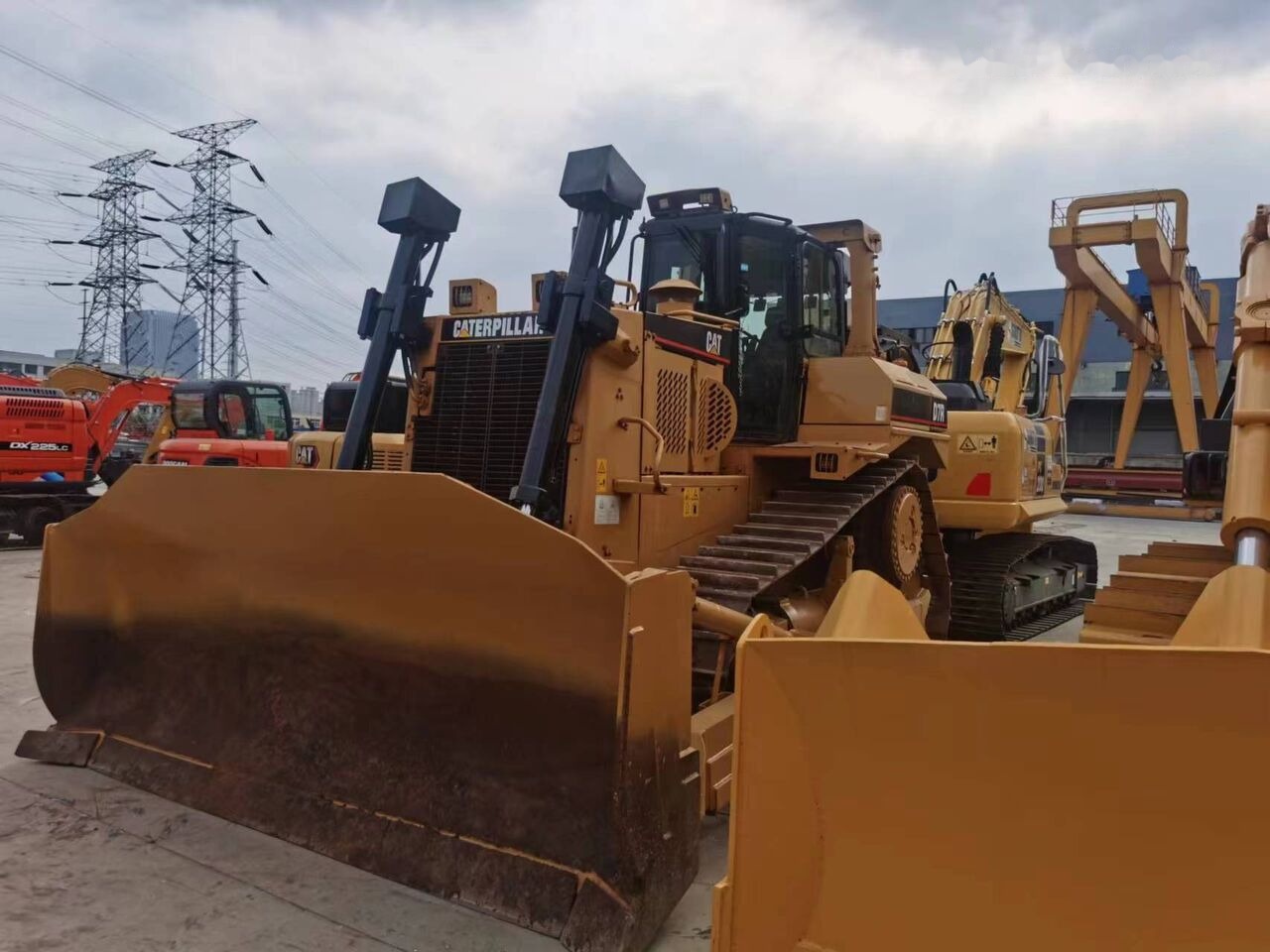 Caterpillar D7R - Бульдозер: фото 2 Caterpillar D7R - Бульдозер: фото 2