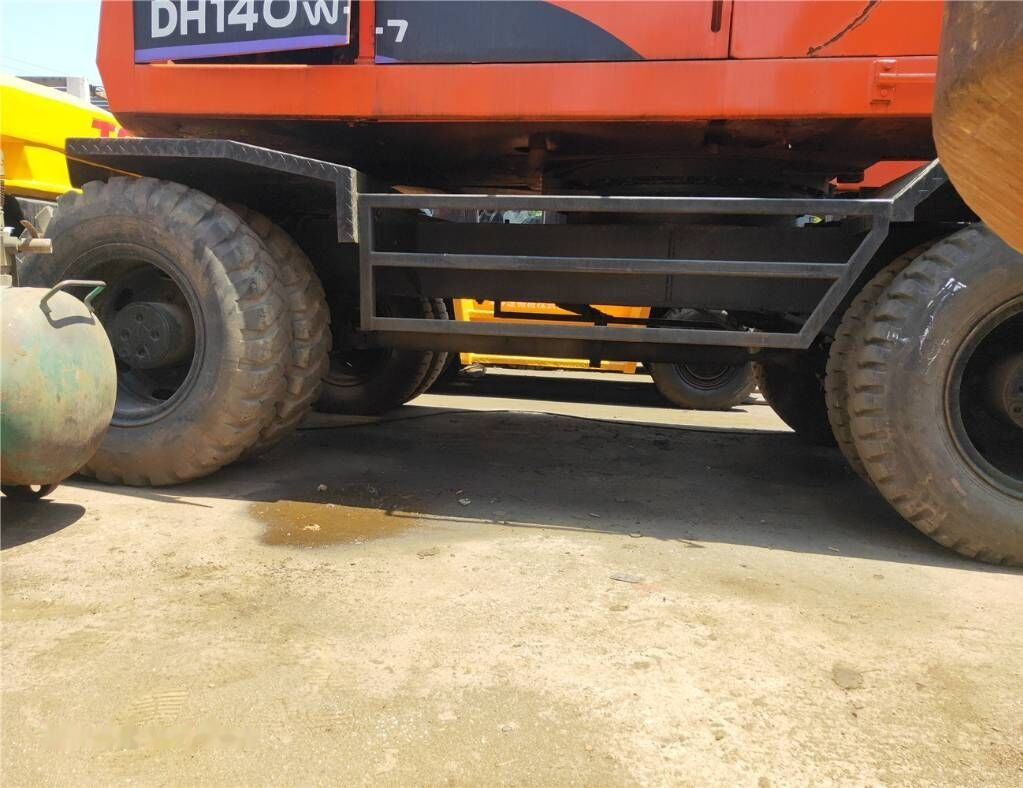 Doosan DH 140W-7 - Колёсный экскаватор: фото 2 Doosan DH 140W-7 - Колёсный экскаватор: фото 2