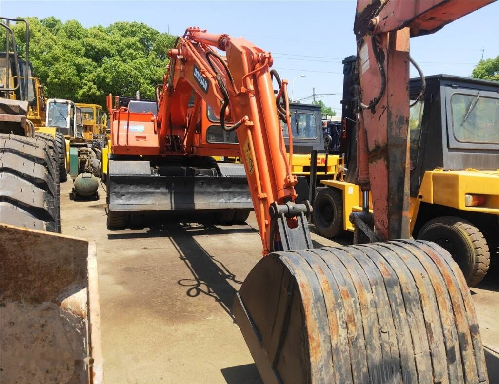 Doosan DH 140W-7 - Колёсный экскаватор: фото 1 Doosan DH 140W-7 - Колёсный экскаватор: фото 1