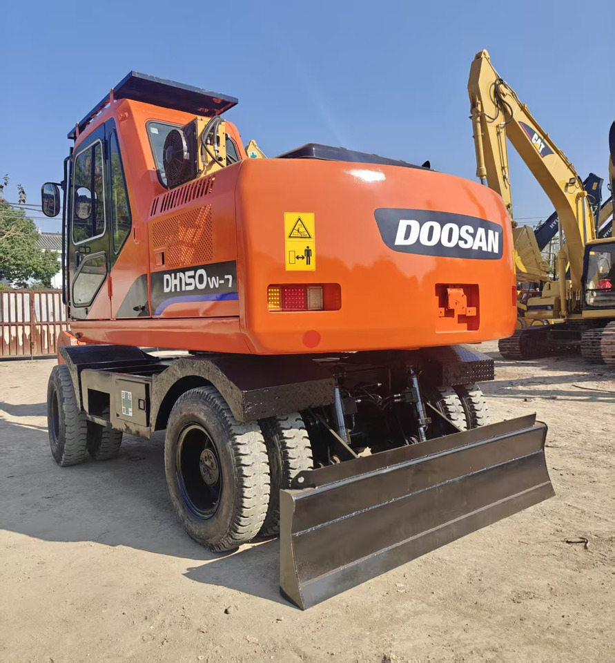 Doosan DH150W - Колёсный экскаватор: фото 5 Doosan DH150W - Колёсный экскаватор: фото 5
