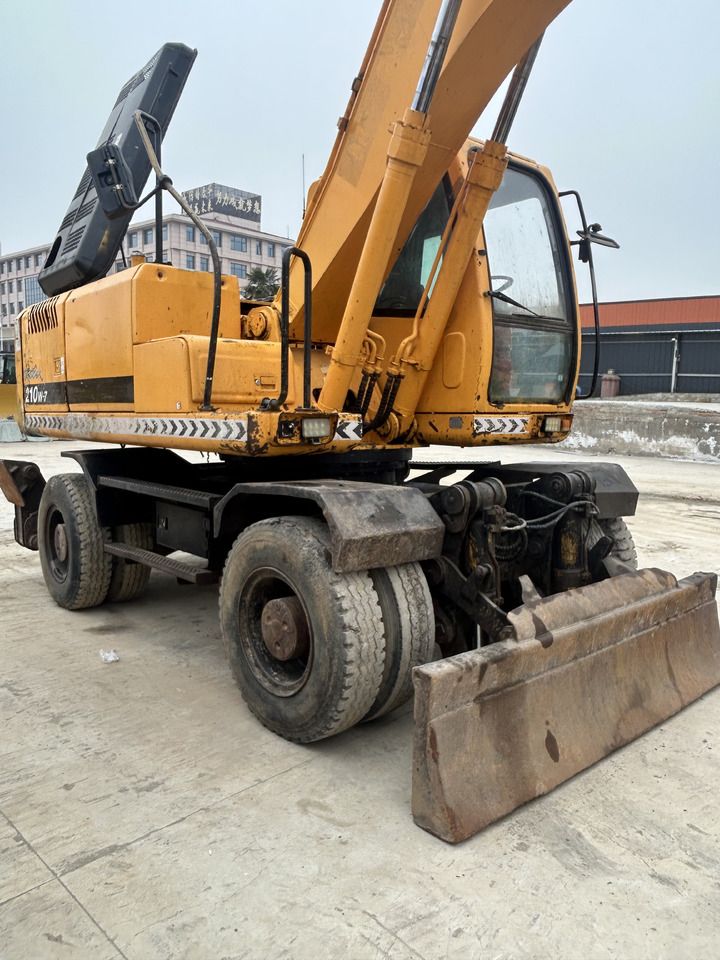 HYUNDAI R210W - Колёсный экскаватор: фото 4 HYUNDAI R210W - Колёсный экскаватор: фото 4
